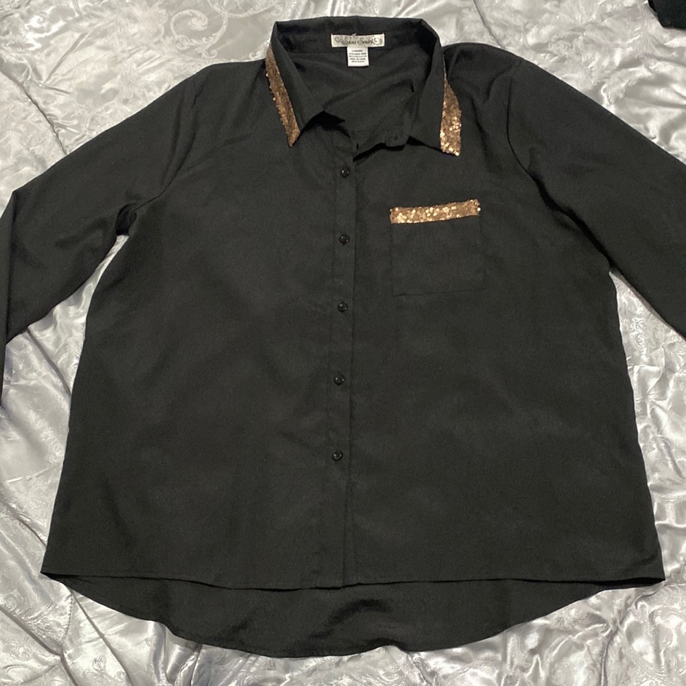New without tag nice blouse  with copper color in the pocket